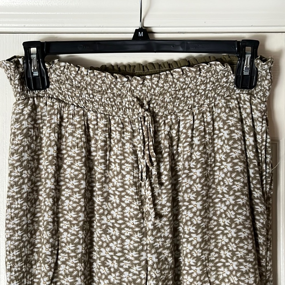 American Eagle flowy pants. Brand New never worn or washed!